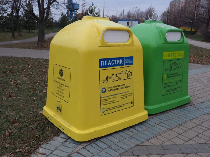 Пластиковые контейнеры для сбора мусора