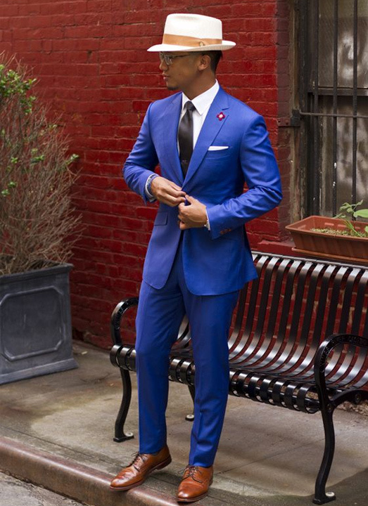 Вневременная привлекательность синего костюма